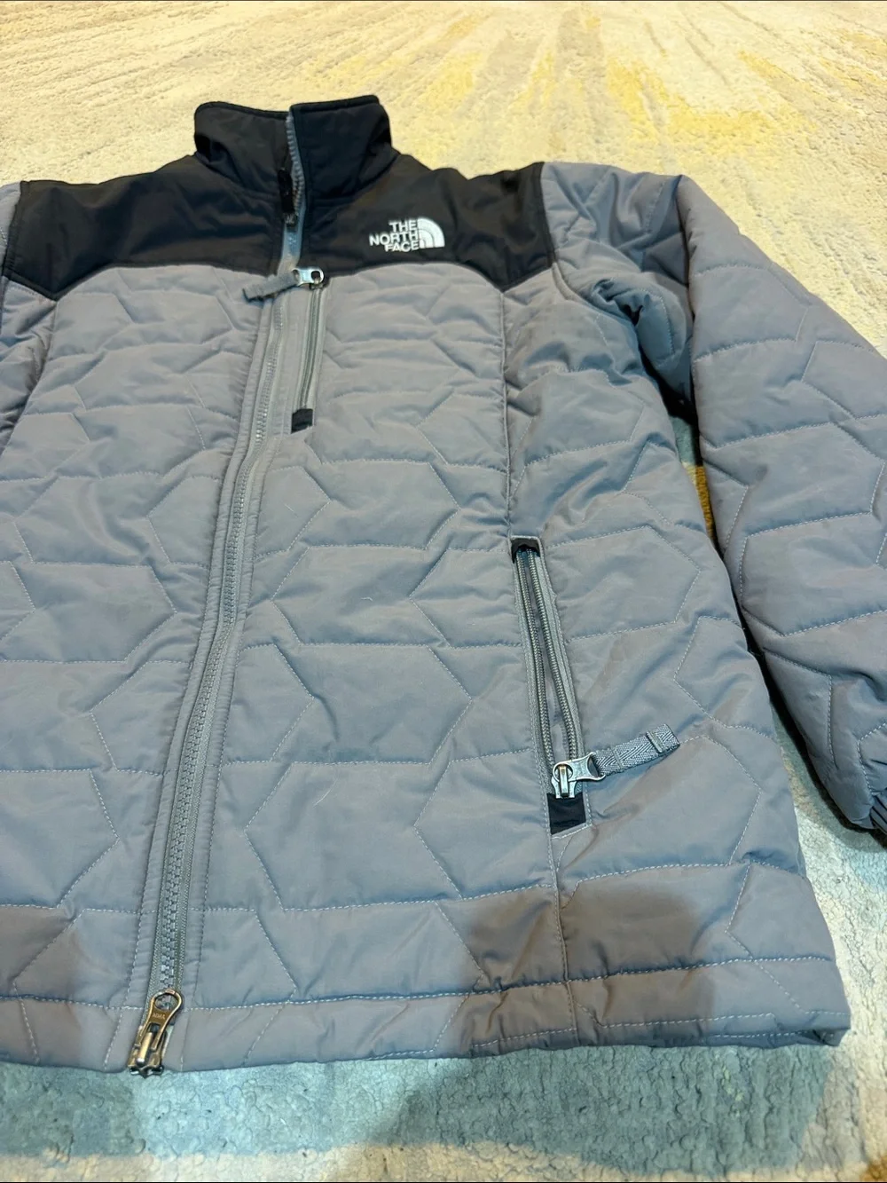 The North Face Gray Quilted Jacket with Black Shoulder Yoke boys XL in GUC